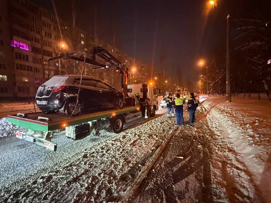 Откапывались сами: власти Казани выясняют, почему снег во дворах убирают по-разному