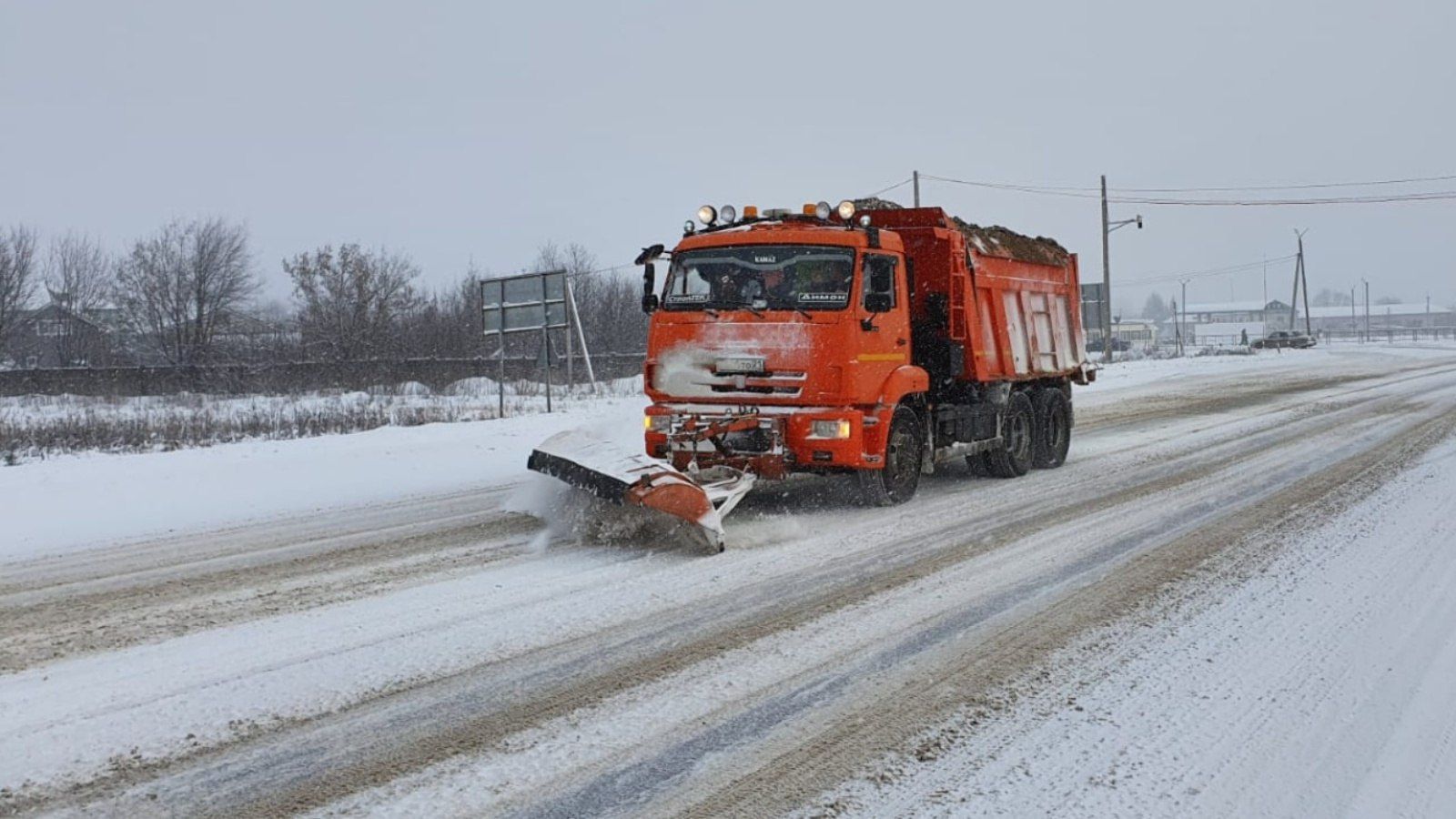 К расчистке дорог Татарстана привлекли 414 единиц техники