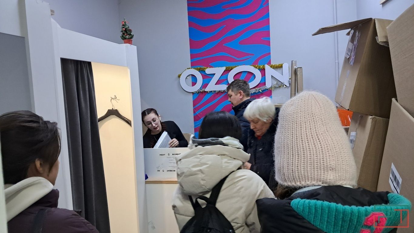 «У вас елка кривая!»: ПВЗ в Казани отбиваются от желающих вернуть новогодние товары