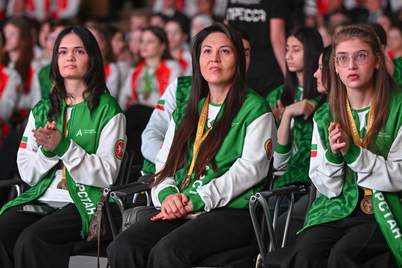 Минниханов встретился с победителями чемпионатов «Профессионалы», «Абилимпикс» и «Архипелаг»