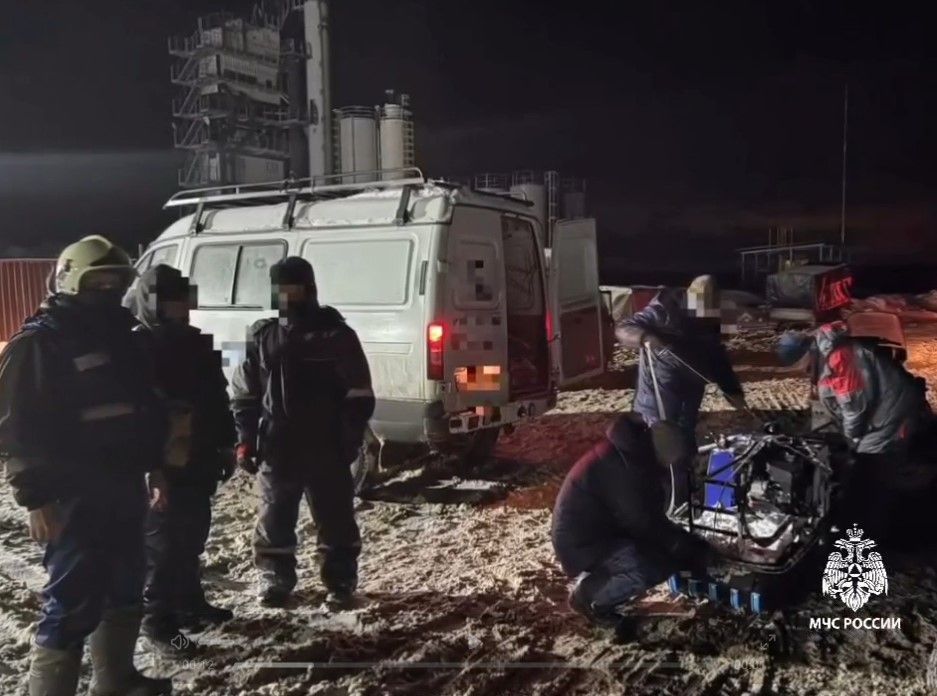 В Татарстане спасли четырех электриков, которые застряли на «мотособаке» в заснеженном поле