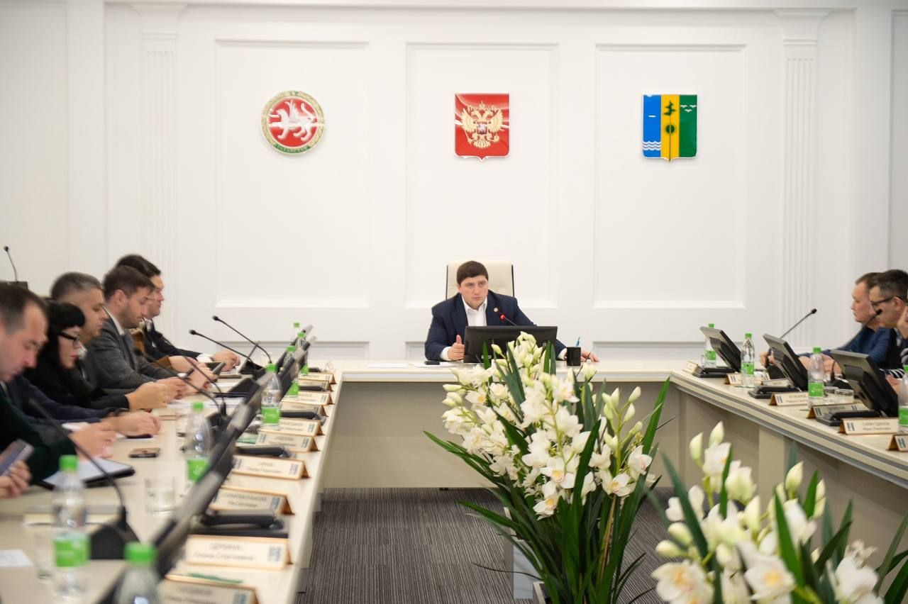 Власти Нижнекамска объявили 2026-й Годом первостроителей