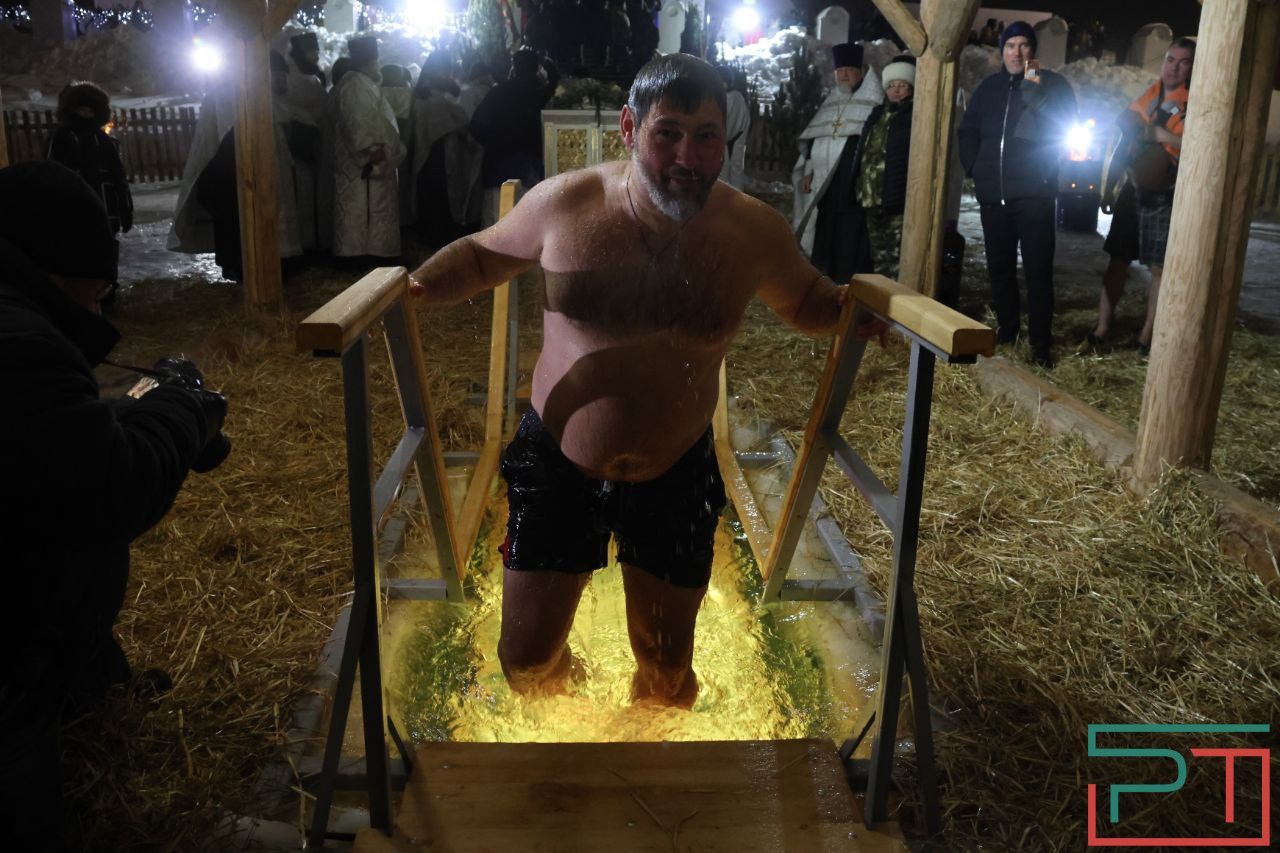 Митрополит Кирилл совершил чин великого освящения воды на реке Казанке