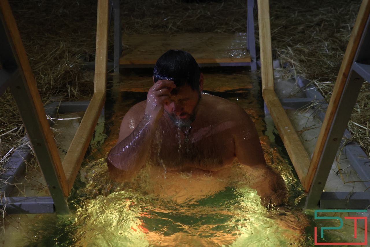 Митрополит Кирилл совершил чин великого освящения воды на реке Казанке