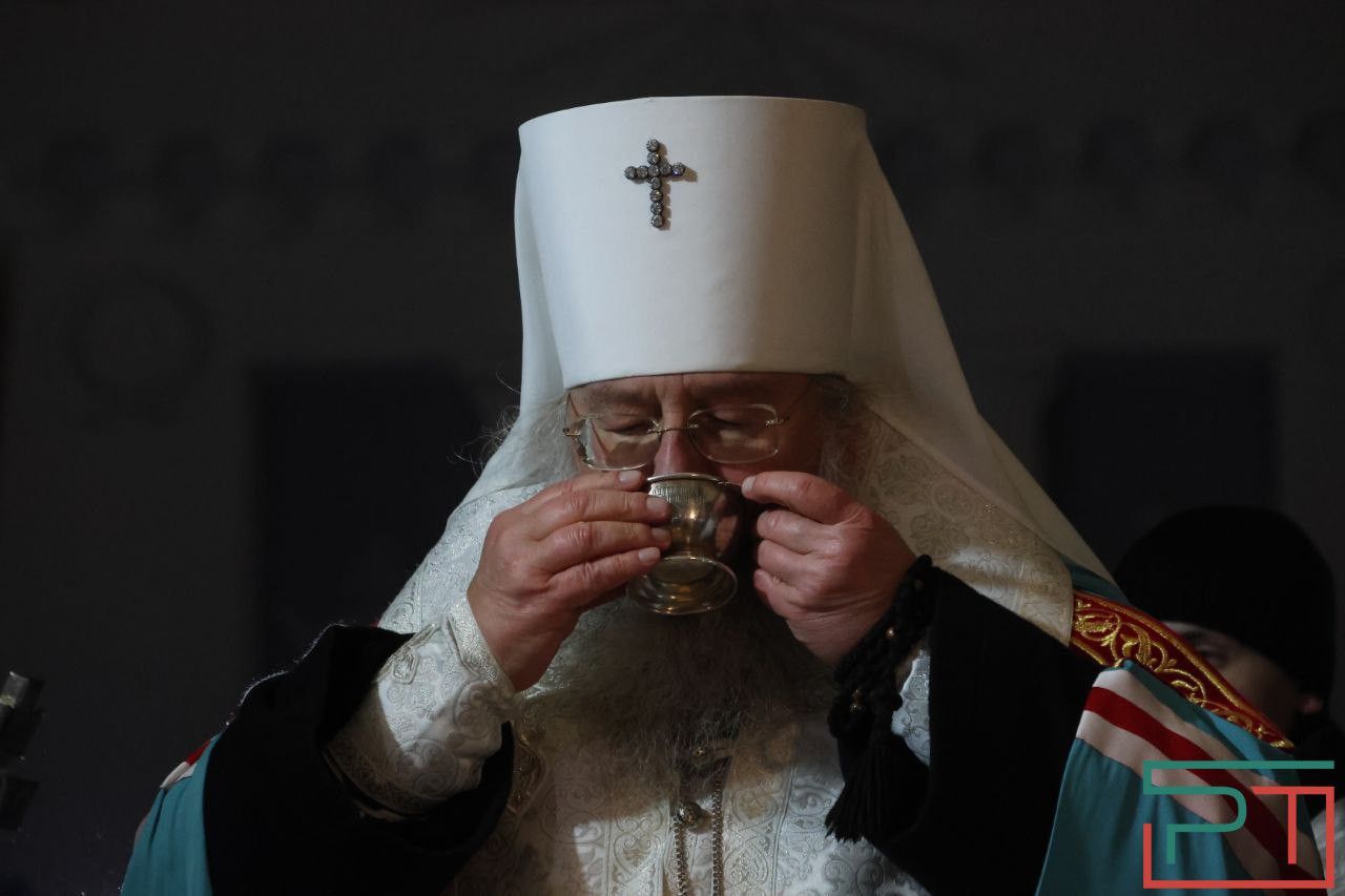 Митрополит Кирилл совершил чин великого освящения воды на реке Казанке