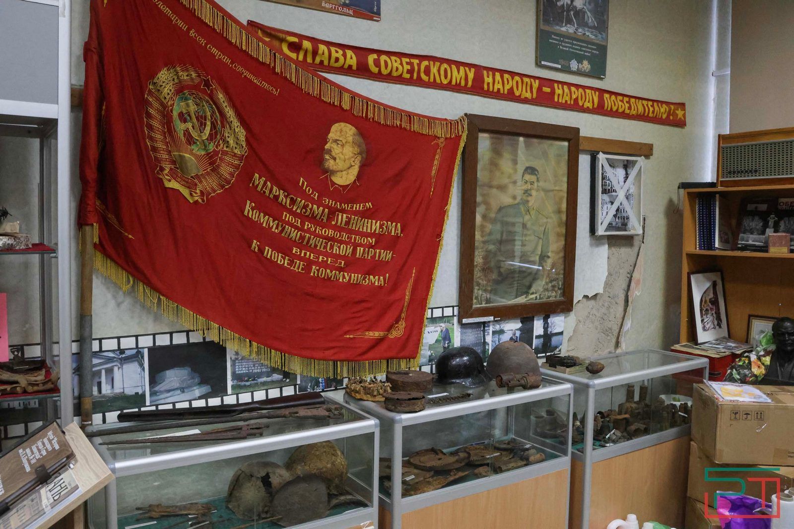 «Над нами дрон, а я – педаль газа в пол»: директор казанской школы сама возит гуманитарку на СВО