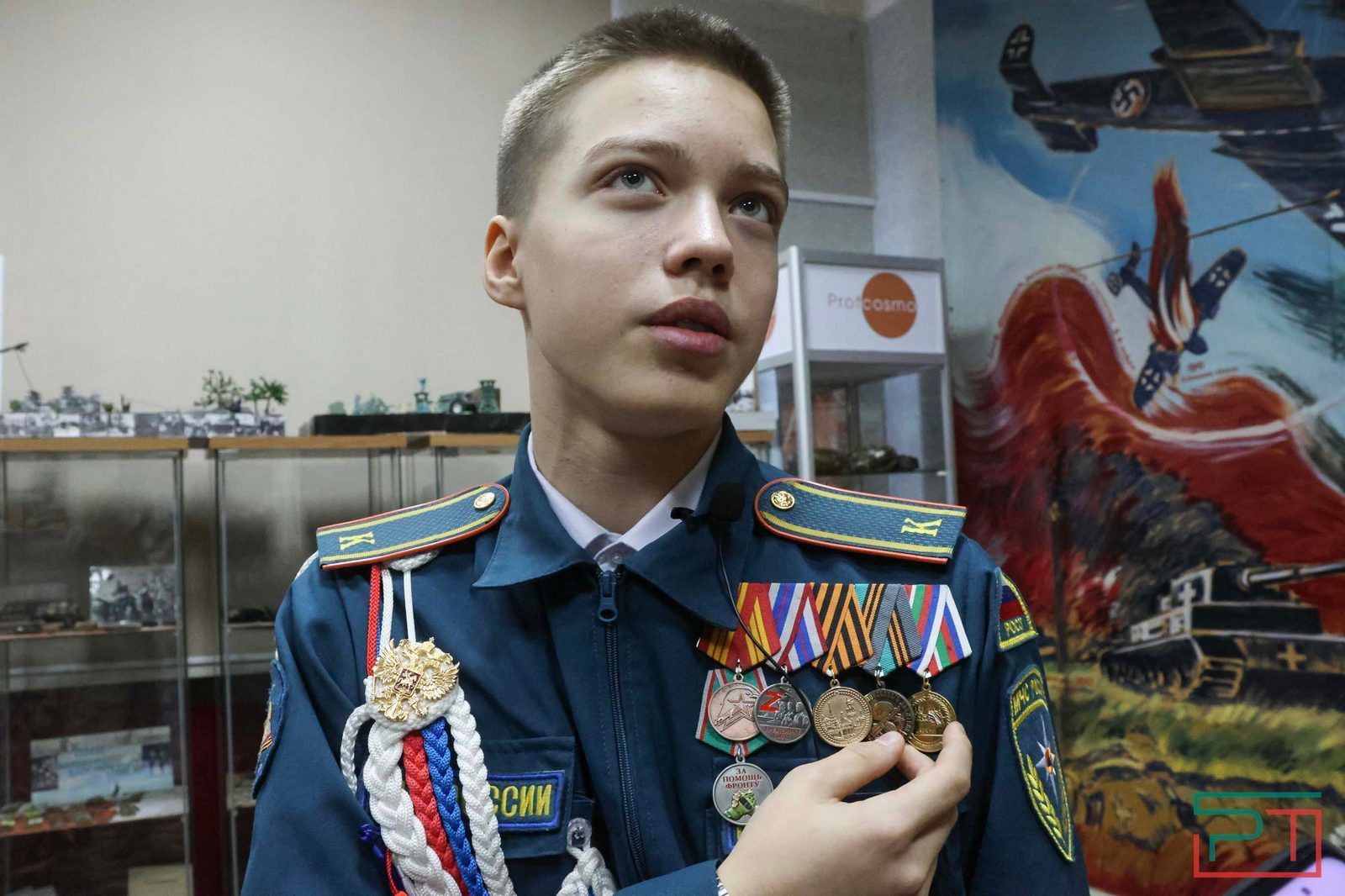 «Над нами дрон, а я – педаль газа в пол»: директор казанской школы сама возит гуманитарку на СВО