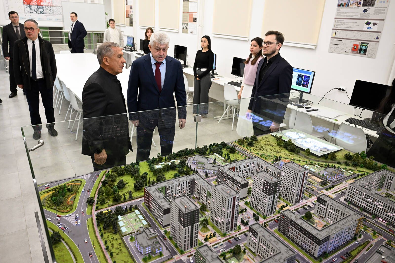 Минниханов и Файзуллин посетили КГАСУ