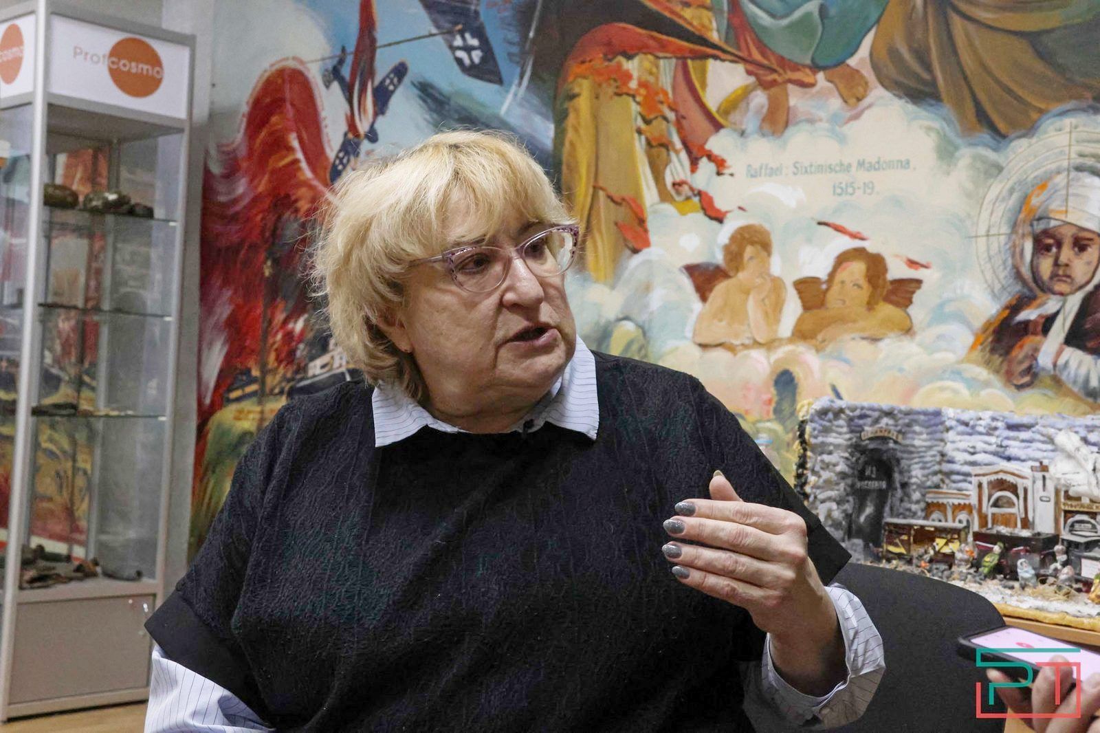 «Над нами дрон, а я – педаль газа в пол»: директор казанской школы сама возит гуманитарку на СВО