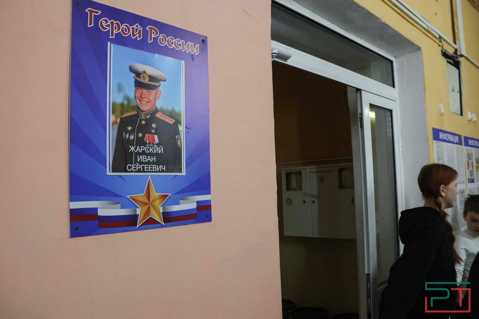 «Над нами дрон, а я – педаль газа в пол»: директор казанской школы сама возит гуманитарку на СВО