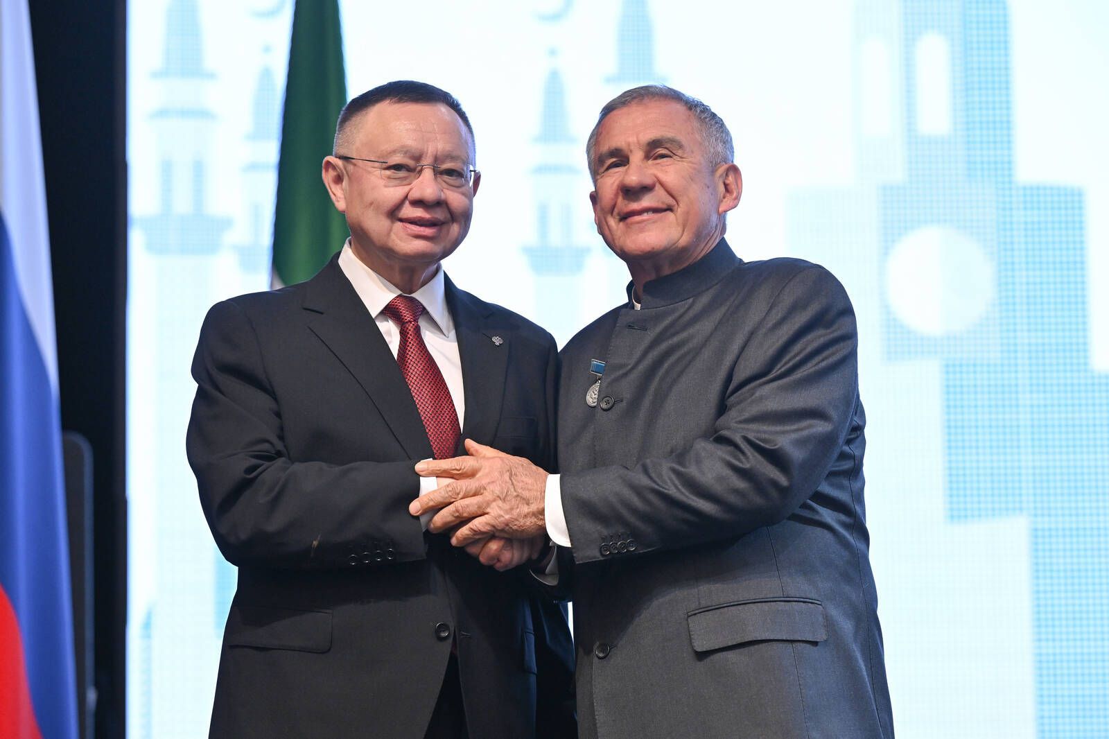 Рустаму Минниханову присвоено звание почетного строителя России