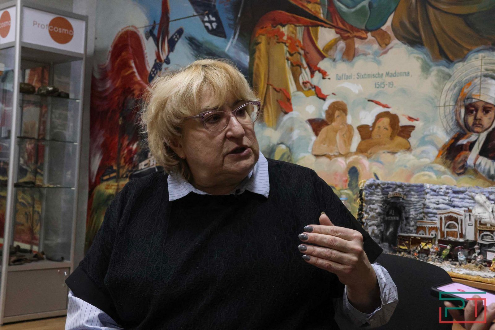 «Над нами дрон, а я – педаль газа в пол»: директор казанской школы сама возит гуманитарку на СВО