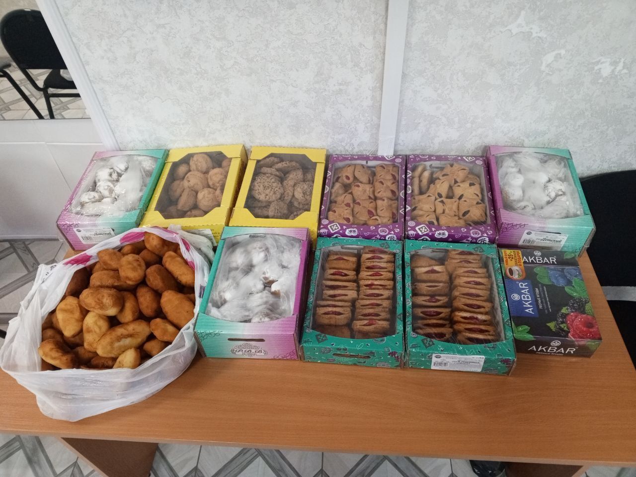 Жители Нурлатского района собрали посылки со сладостями и теплыми носками для бойцов СВО