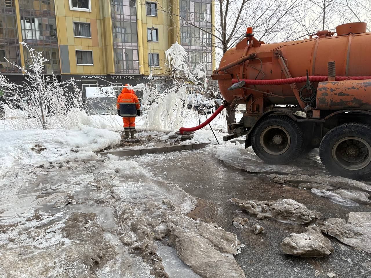 Дома на проспекте Победы в Казани остались без воды из-за аварии на сетях