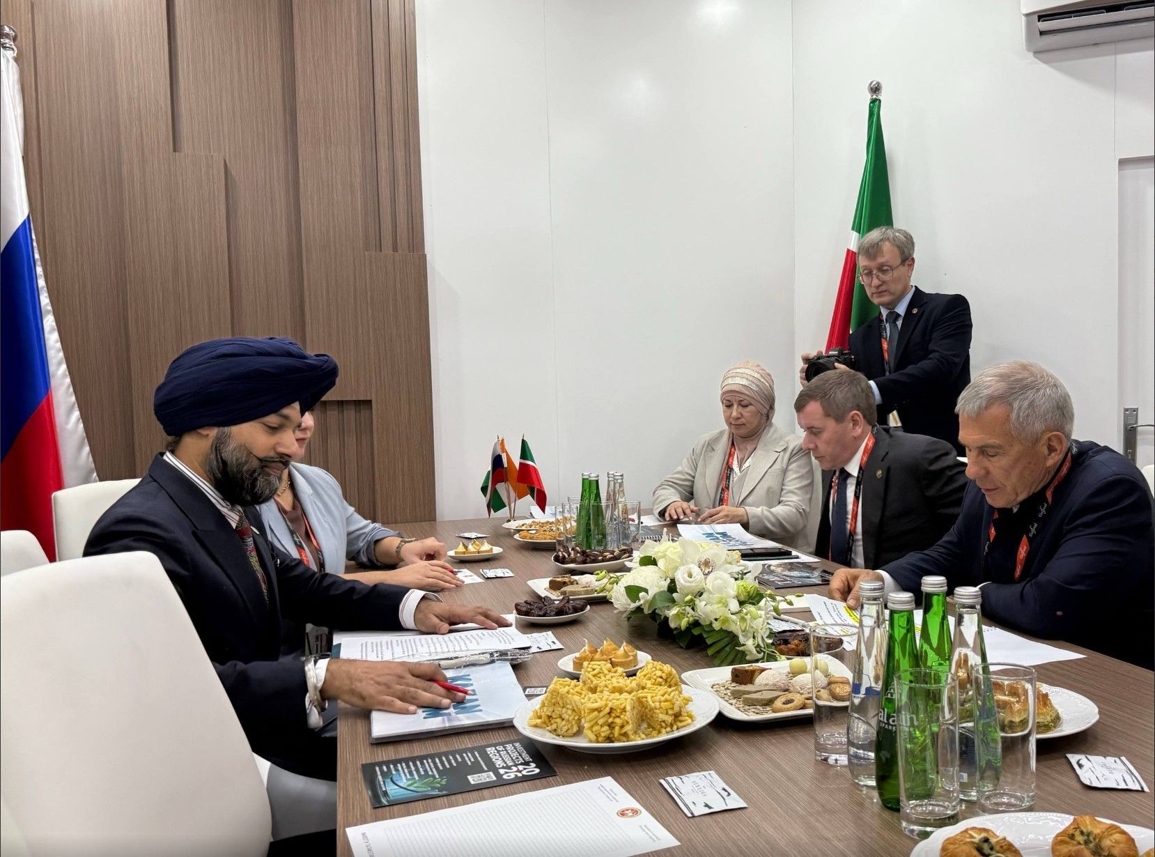 Раис Татарстана встретился с президентом Индийской палаты международного бизнеса