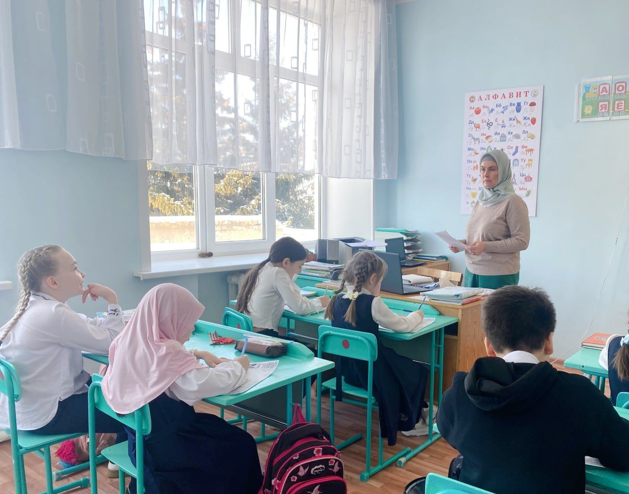 «Скорейшего возвращения»: нурлатские школьники написали письма бойцам СВО