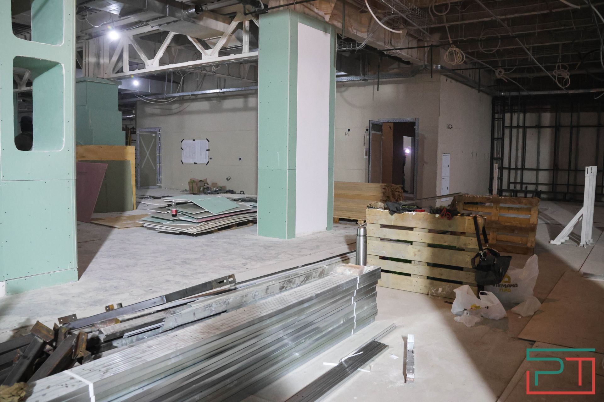 В Казани продолжается реновация ЦУМа