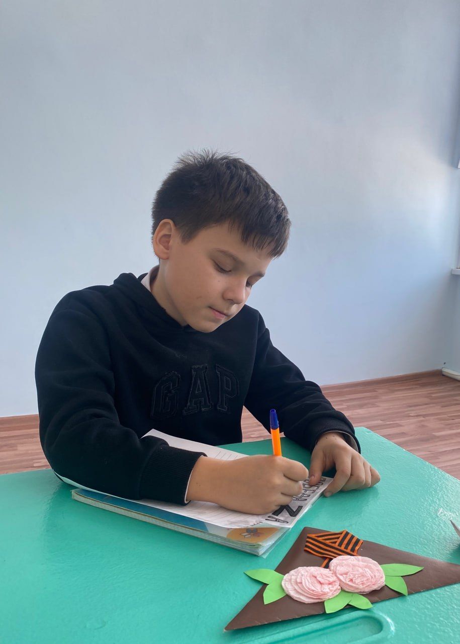 «Скорейшего возвращения»: нурлатские школьники написали письма бойцам СВО