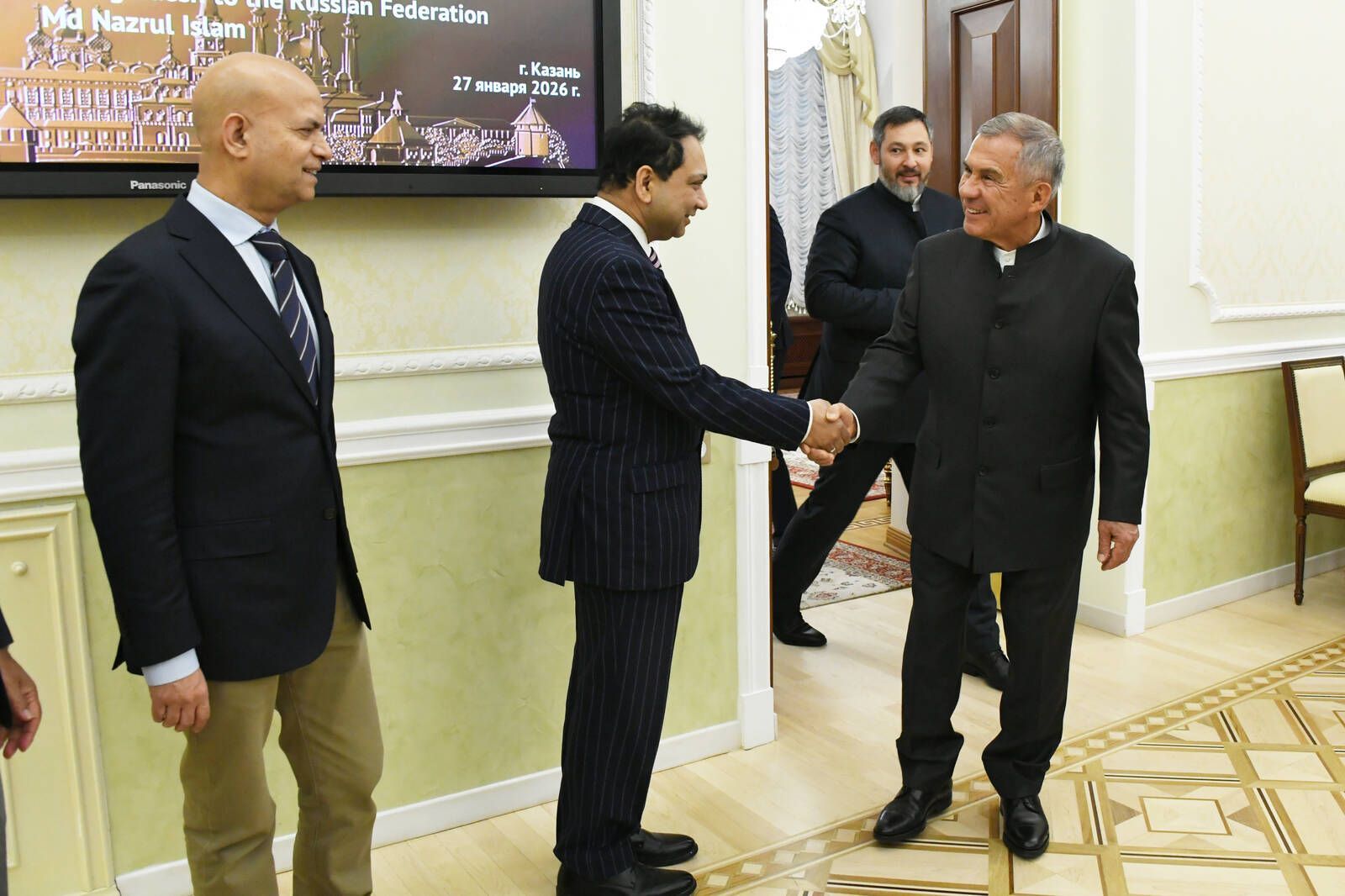 Минниханов обсудил сотрудничество с послом Бангладеш в России