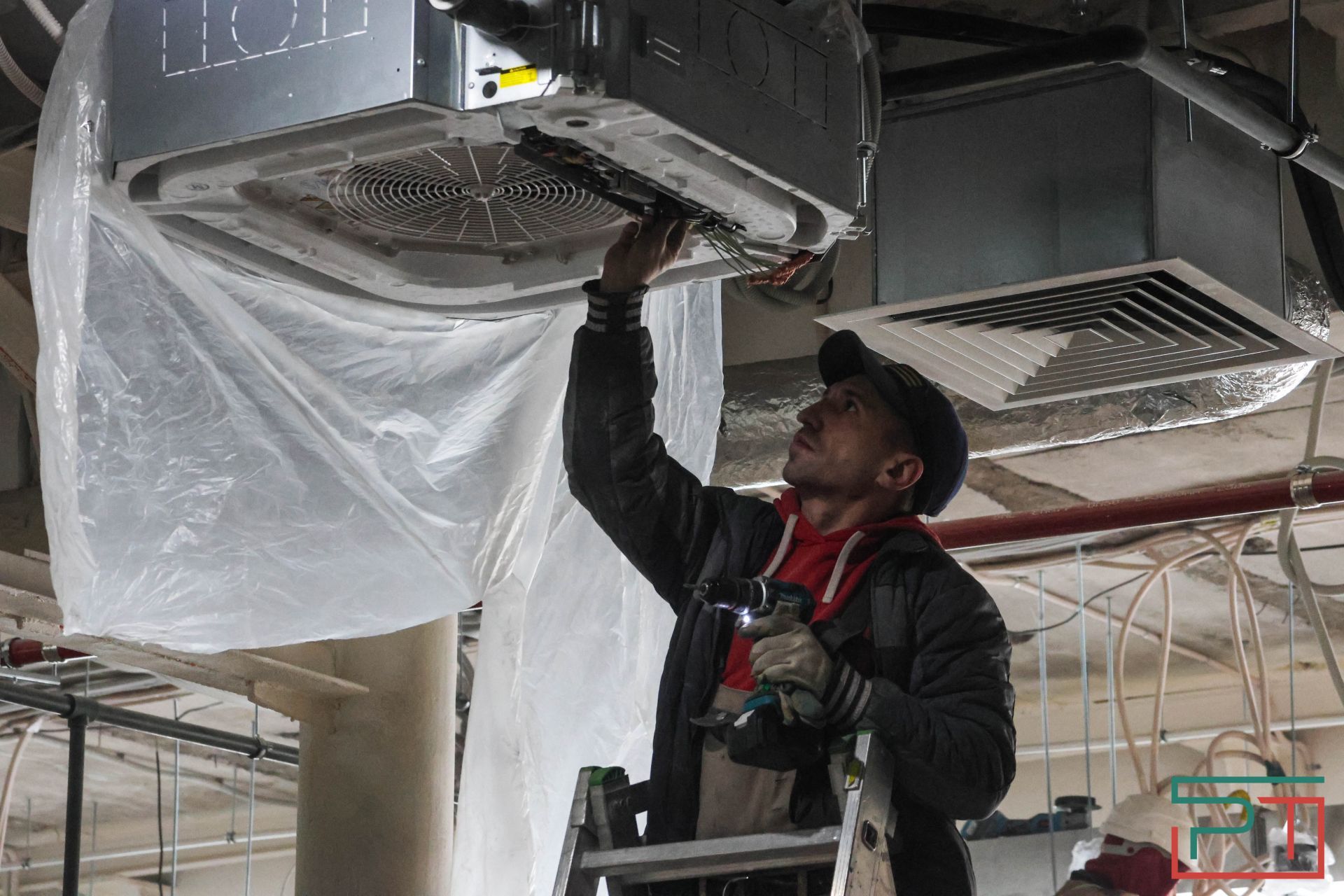 В Казани продолжается реновация ЦУМа