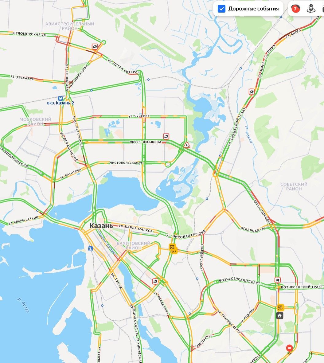 Казань встала в 7-балльных пробках