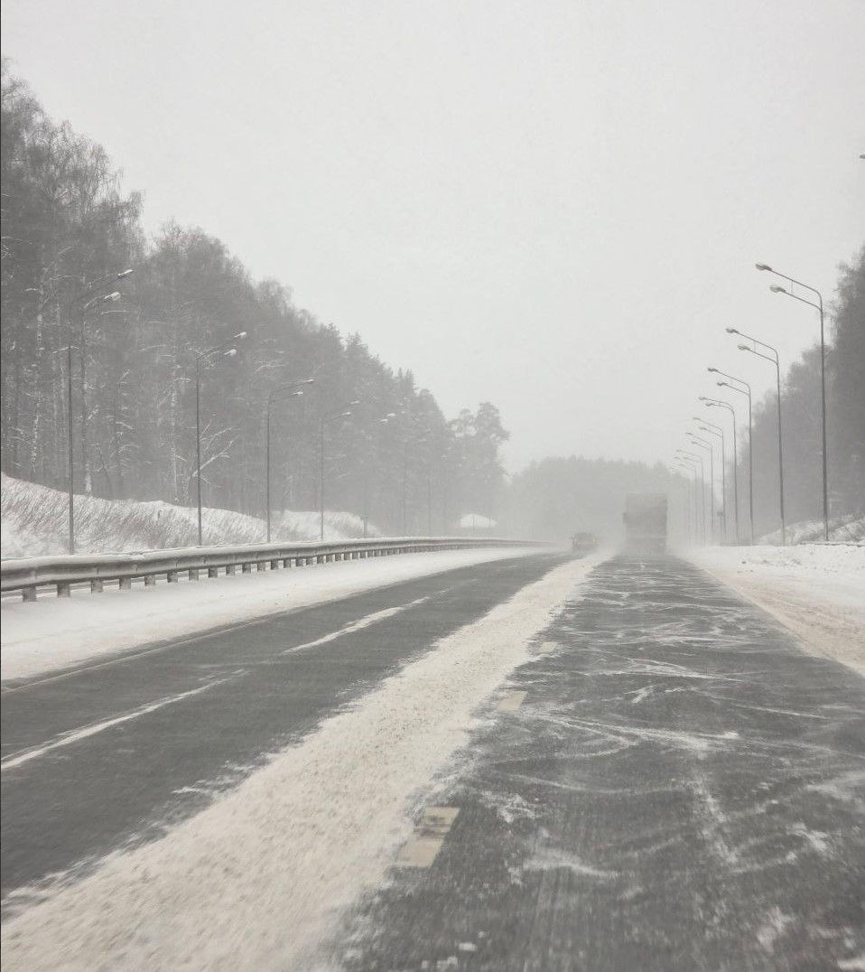 Минниханов призвал татарстанцев быть бдительными на дорогах из-за метели