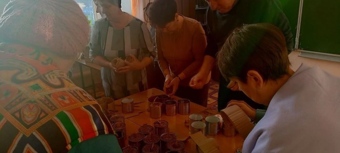 Школьники Спасского района изготавливают окопные свечи для отправки в зону СВО