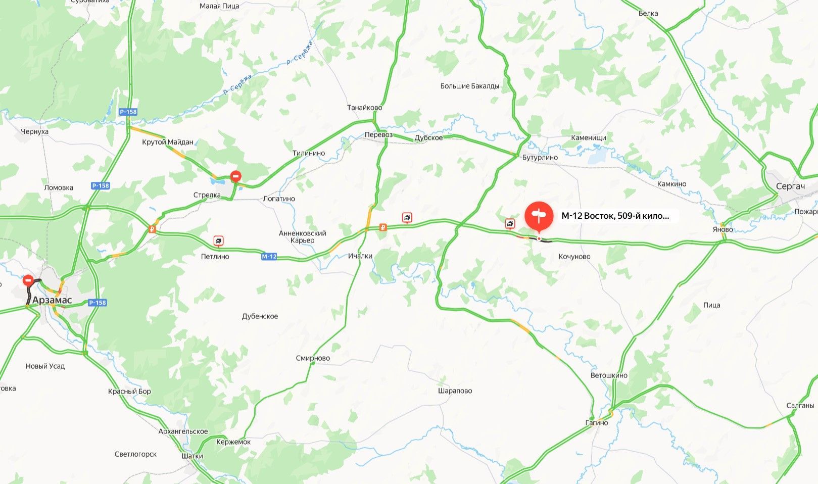 Опрокинувшаяся фура перекрыла движение по трассе М-12 в сторону Казани