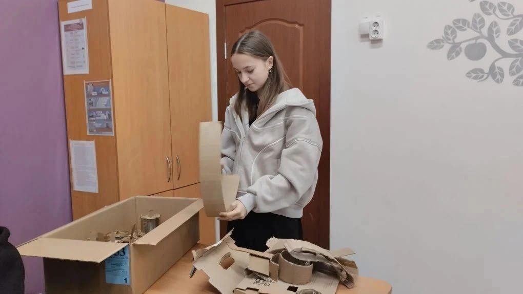 Школьники Спасского района изготавливают окопные свечи для отправки в зону СВО