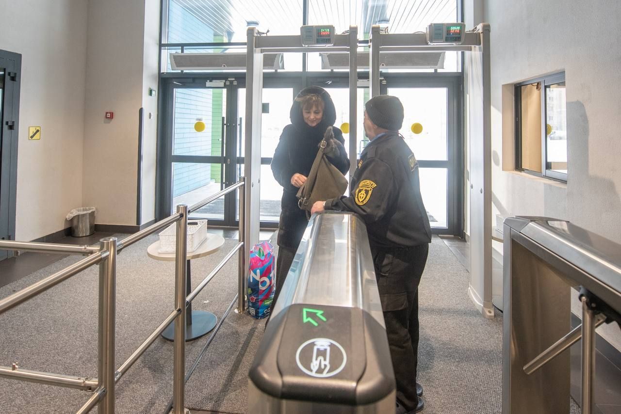 В Нижнекамске продолжаются проверки безопасности в школах после нападения в лицее №37