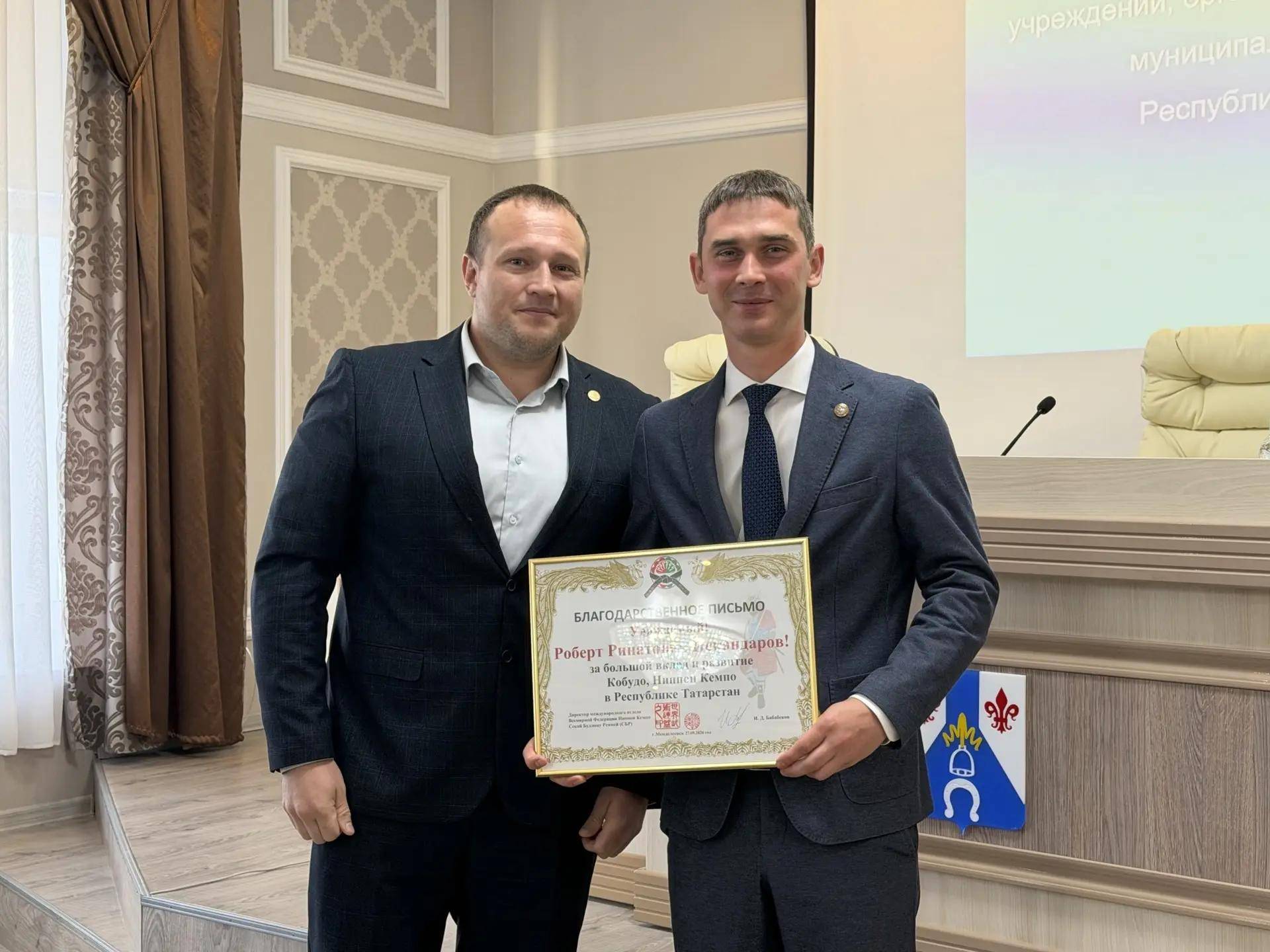 Благодарности за гуманитарную помощь бойцам СВО вручили в Менделеевском районе РТ