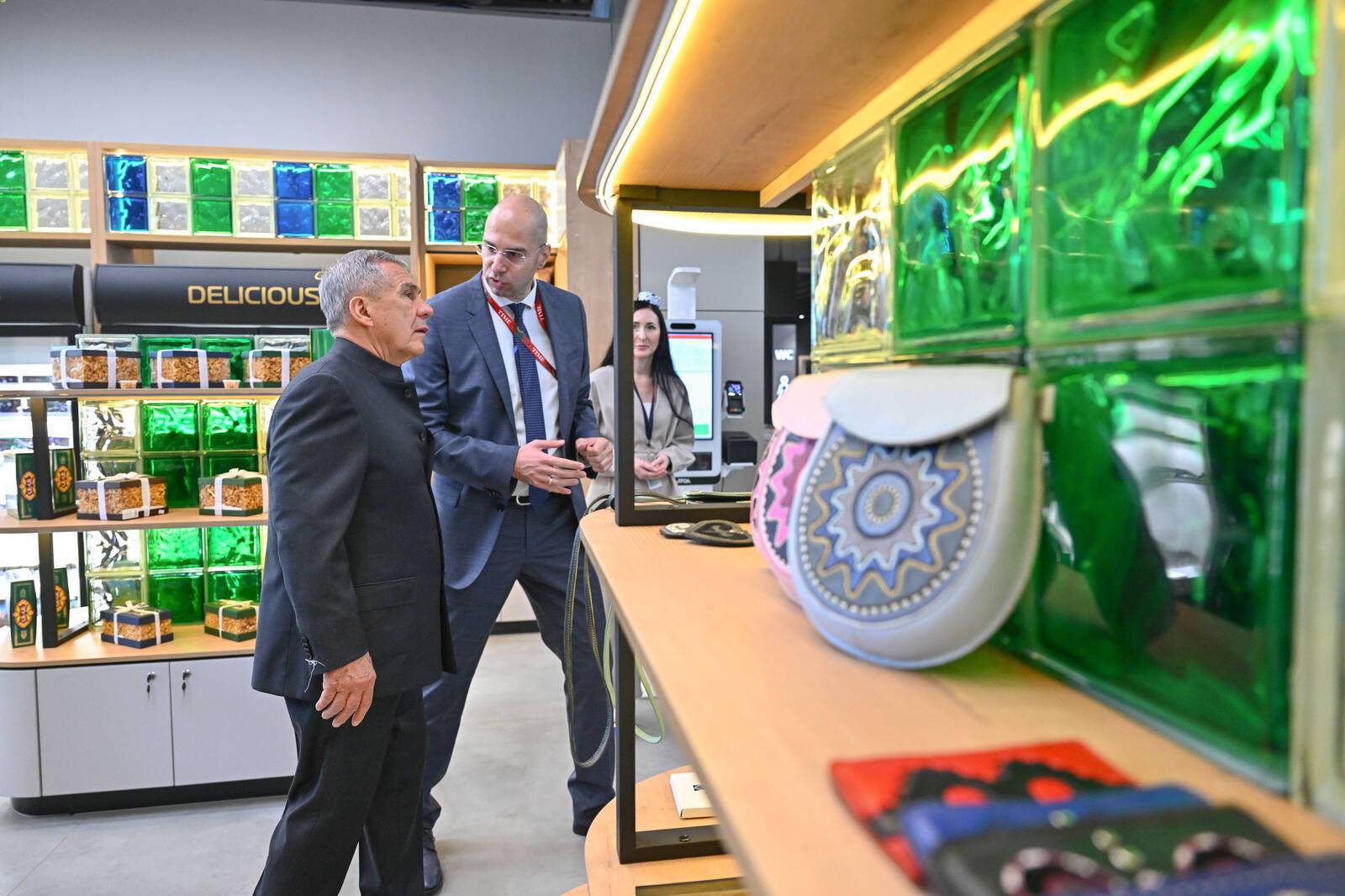 Минниханов открыл новый терминал аэропорта Казани в тестовом режиме
