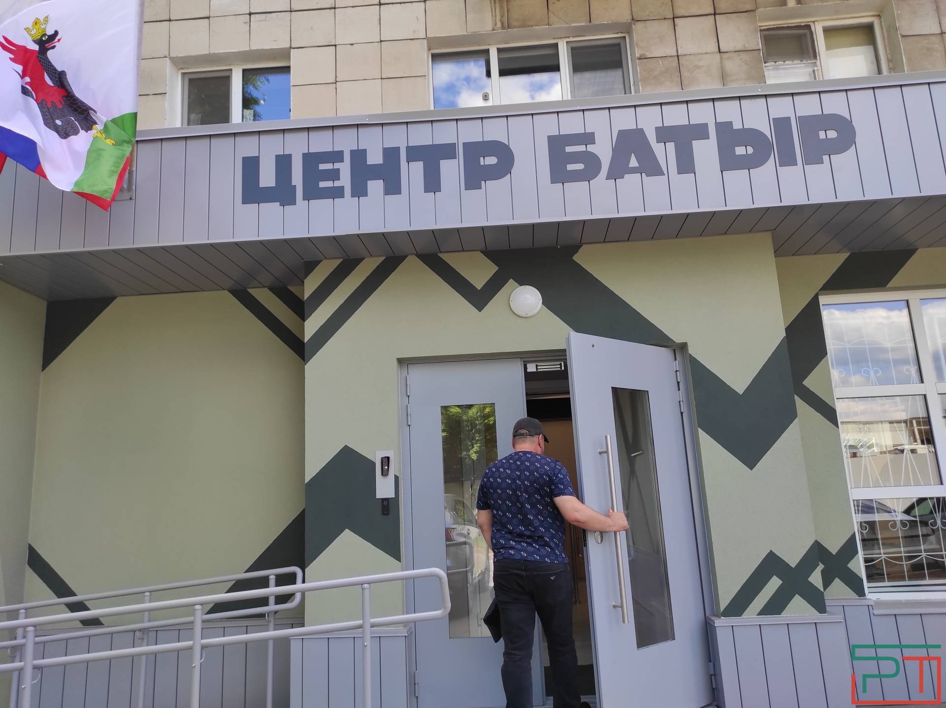 Выплаты выше, сроки короче: почему добровольцы уходят служить на СВО из Татарстана?