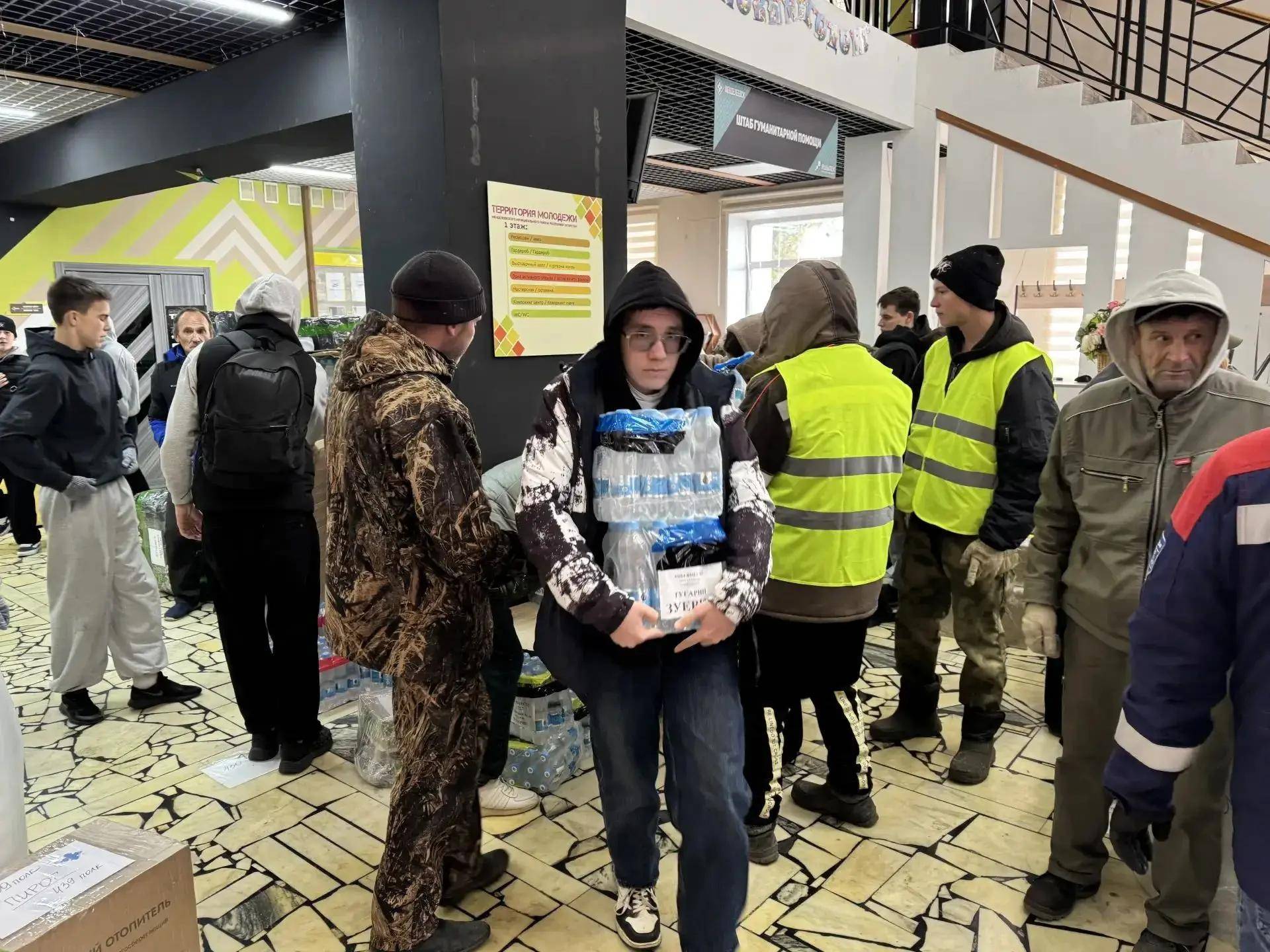 Техника, посылки и вода: Менделеевск подготовил гуманитарный груз для бойцов СВО