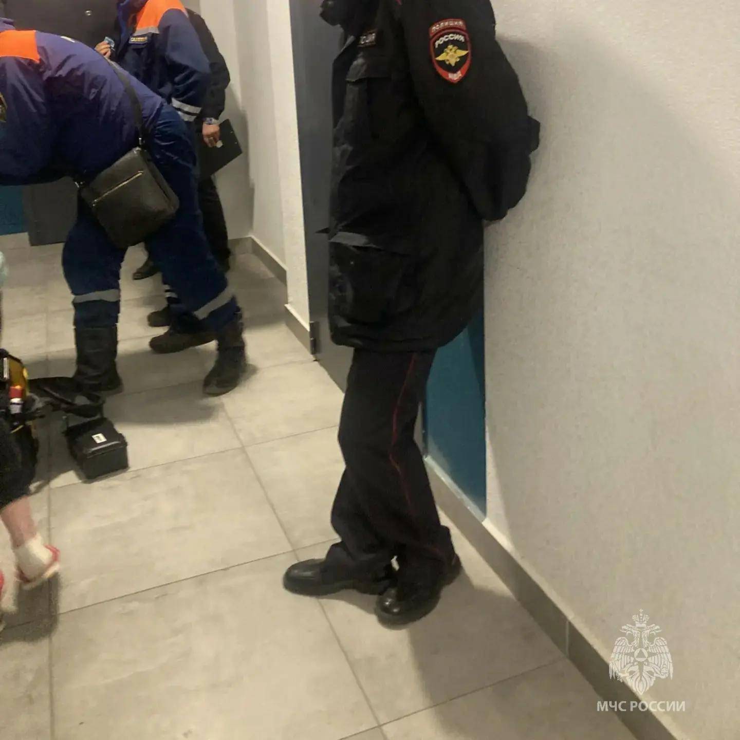 В Казани маленькие дети дважды за день заперли мать в ванной – ее вызволили спасатели