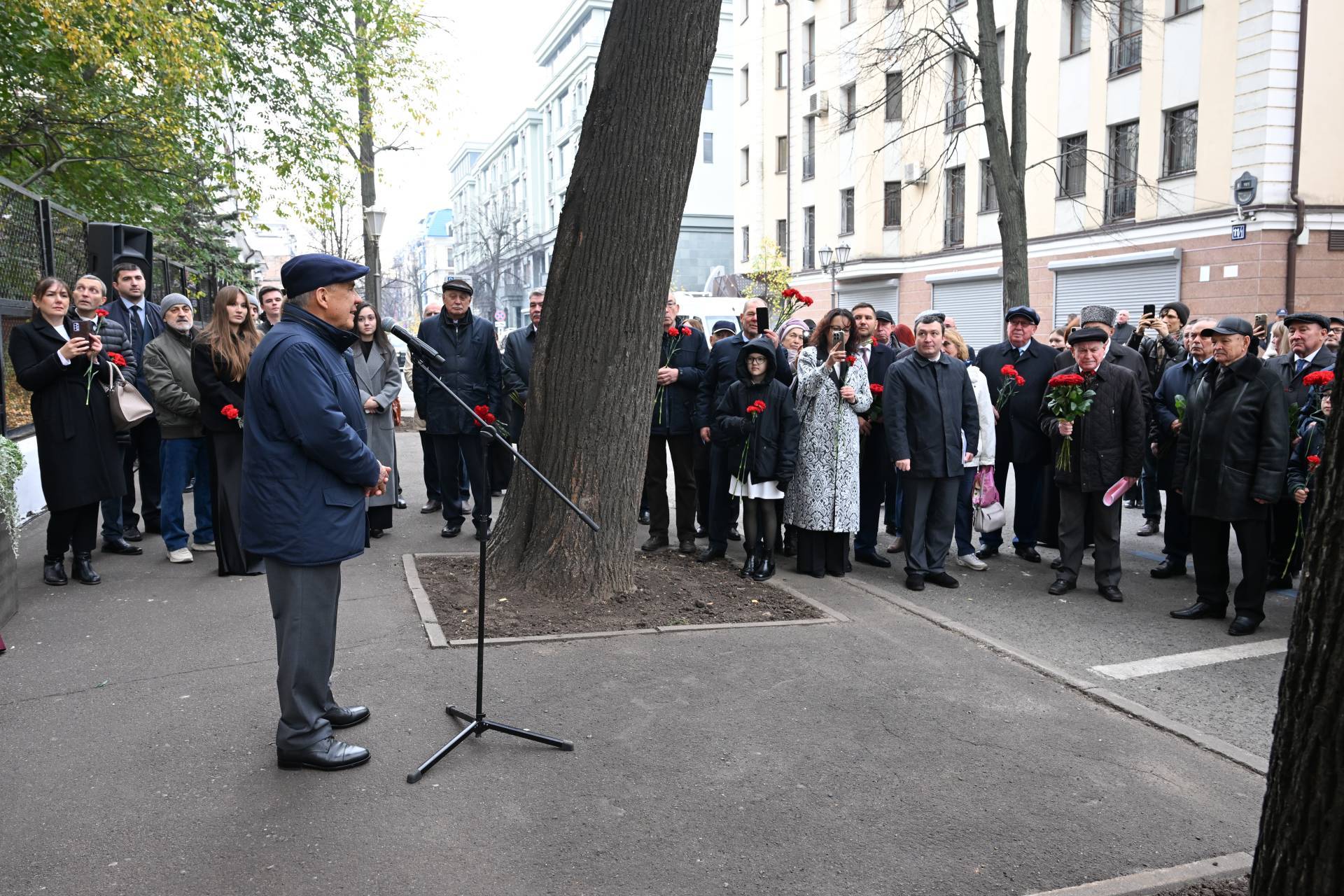 Минниханов в Казани открыл мемориальную доску в честь министра сельского хозяйства ТАССР Зиганшина