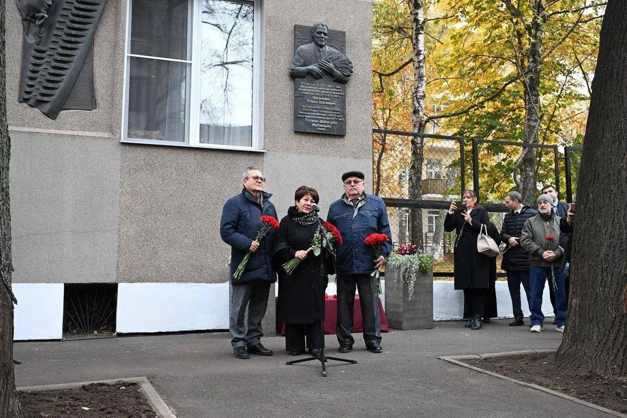 Минниханов в Казани открыл мемориальную доску в честь министра сельского хозяйства ТАССР Зиганшина