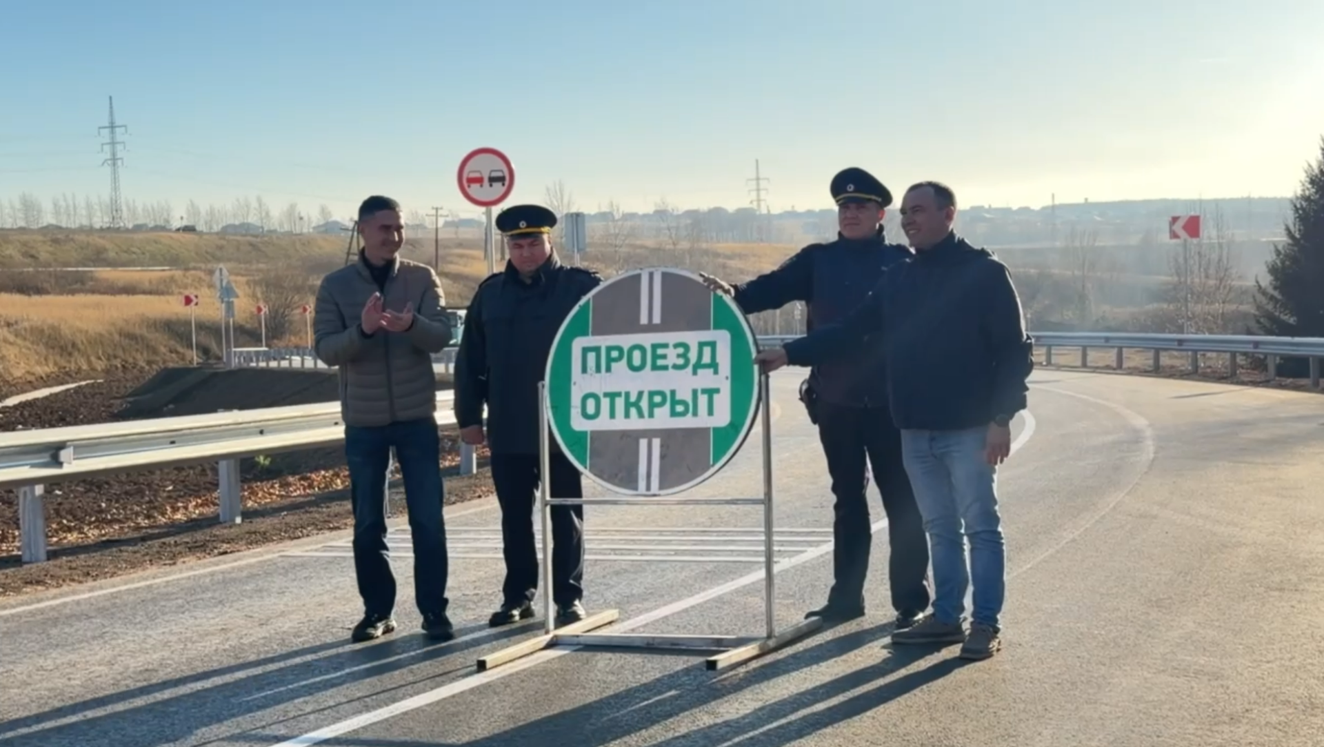 Движение по двум обновленным дорогам открыто в Менделеевском районе