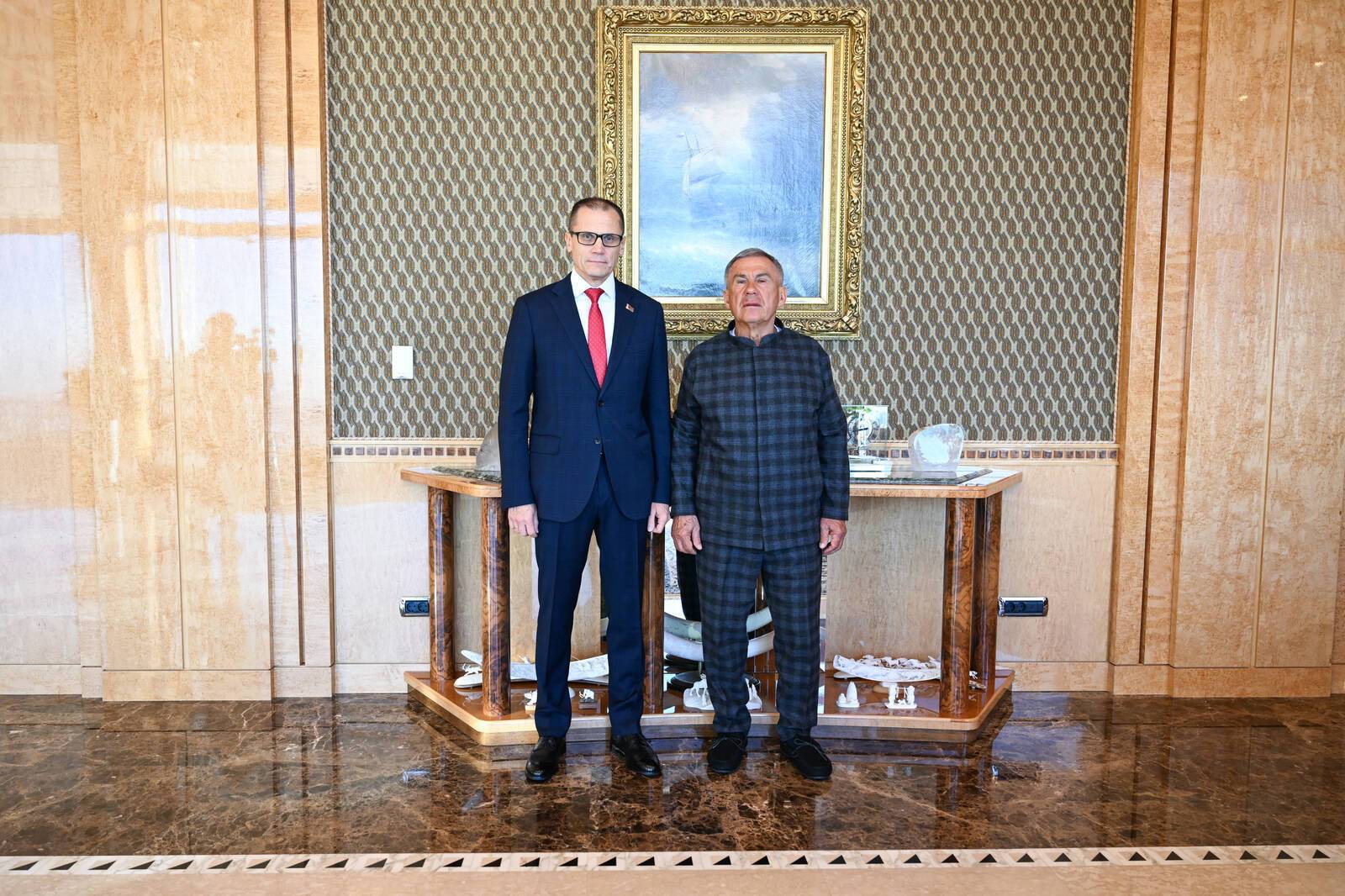 Минниханов поздравил со вступлением в должность Генконсула Беларуси в Казани