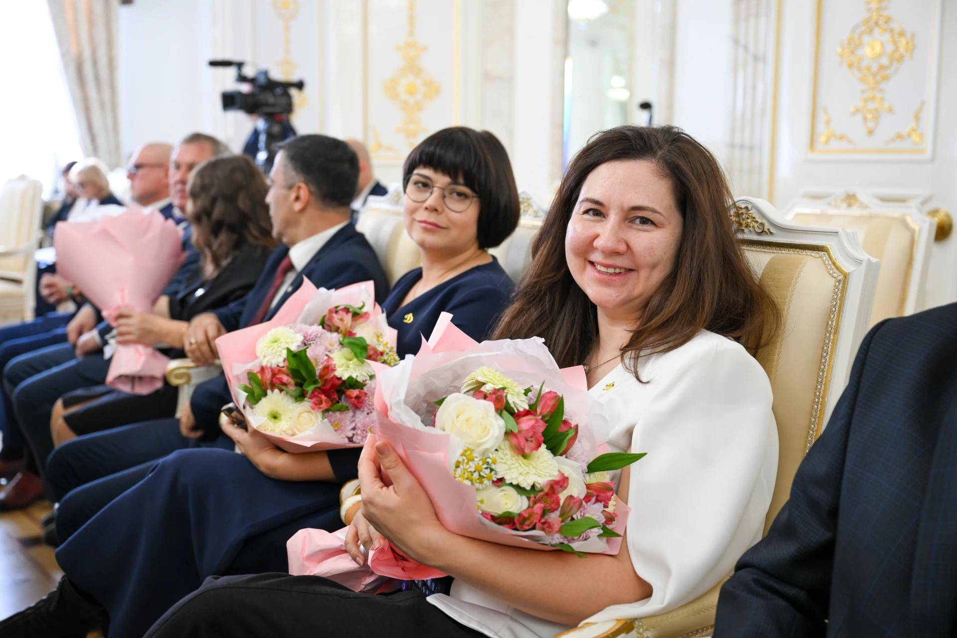 Минниханов вручил награды игрокам клуба по хоккею на траве «Динамо – Ак Барс» за 24-е чемпионство