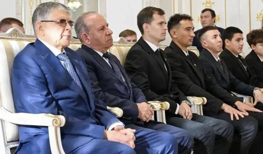 Минниханов в День тренера поздравил наставников «Динамо – Ак Барса» с 24-м чемпионством