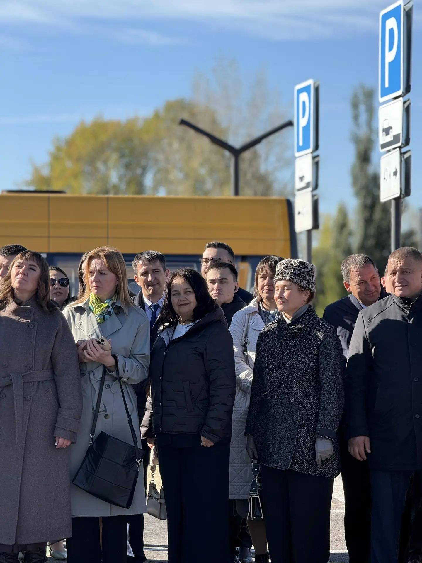 Минниханов передал новые школьные автобусы муниципалитетам Татарстана