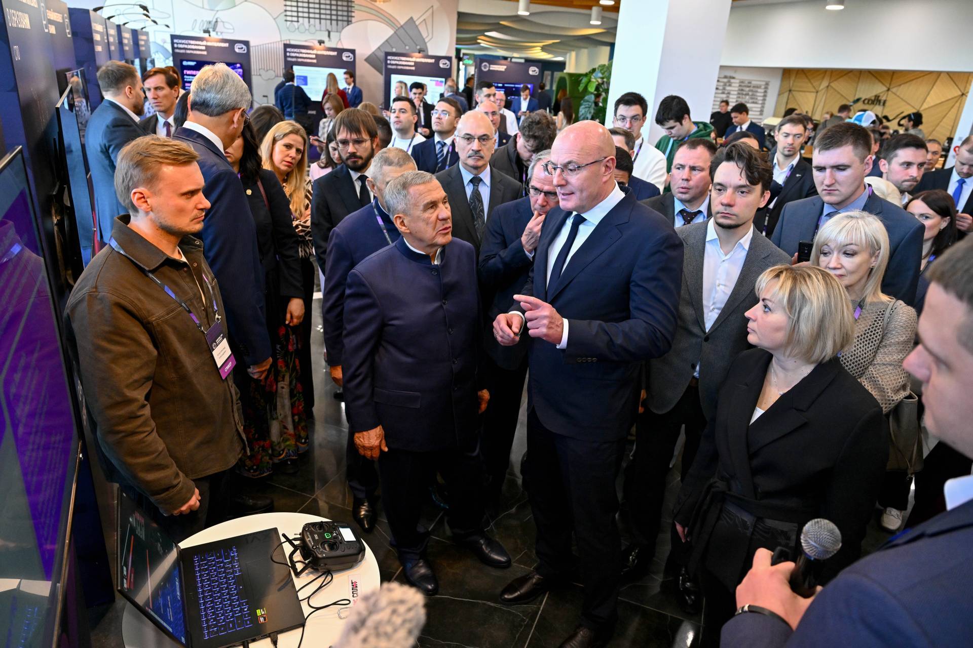 Чернышенко и Минниханов в Иннополисе ознакомились с 40 проектами в сфере ИИ для образования и науки