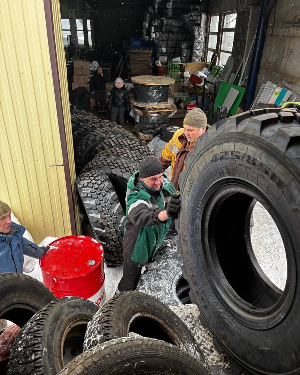 Нижнекамские активисты отправили УАЗ и посылки бойцам СВО