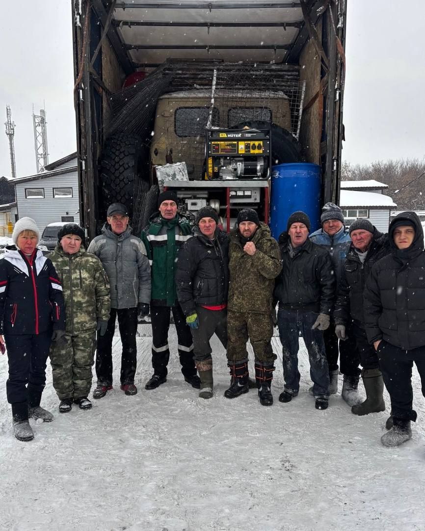 Нижнекамские активисты отправили УАЗ и посылки бойцам СВО