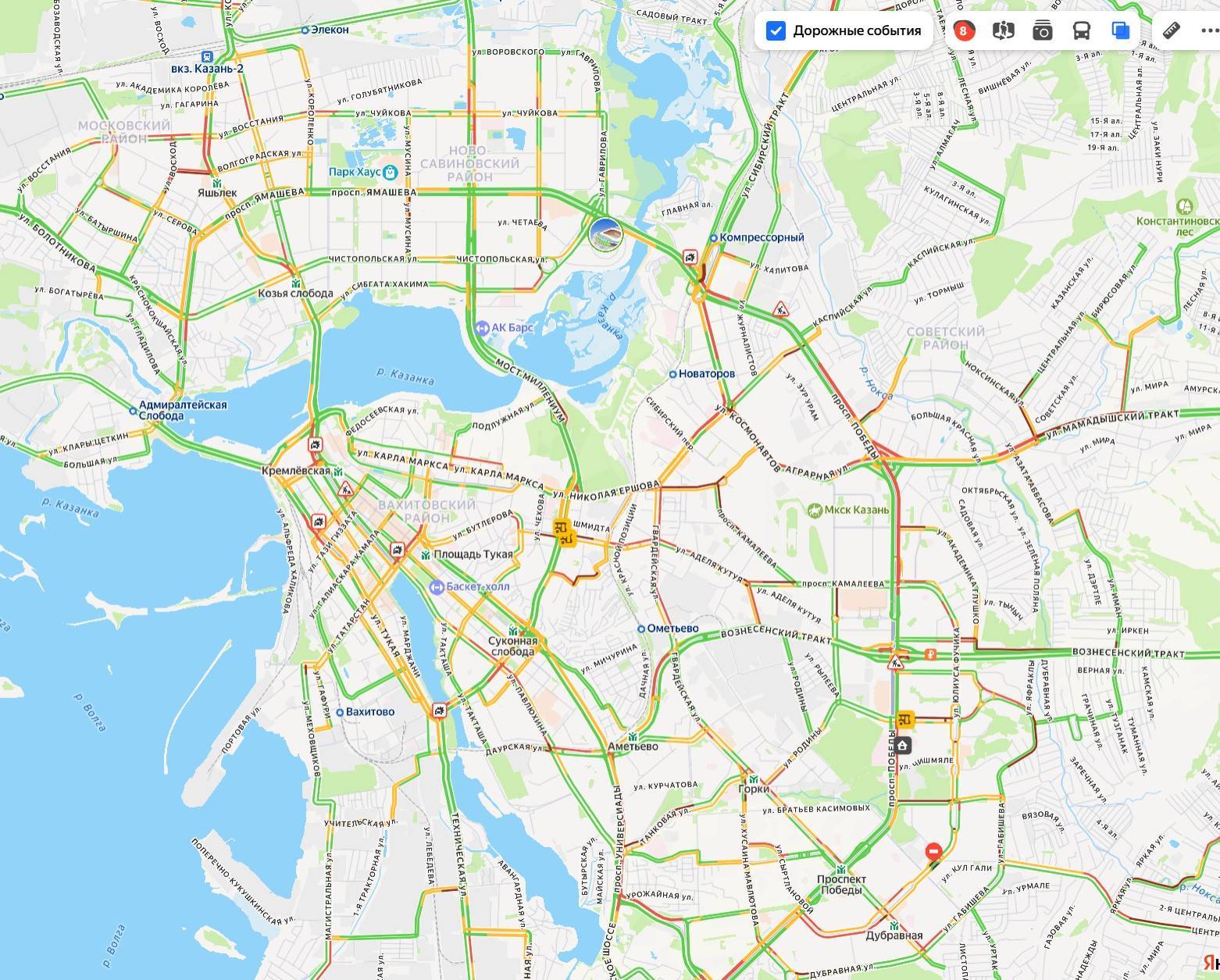 Казань встала в 8-балльных пробках