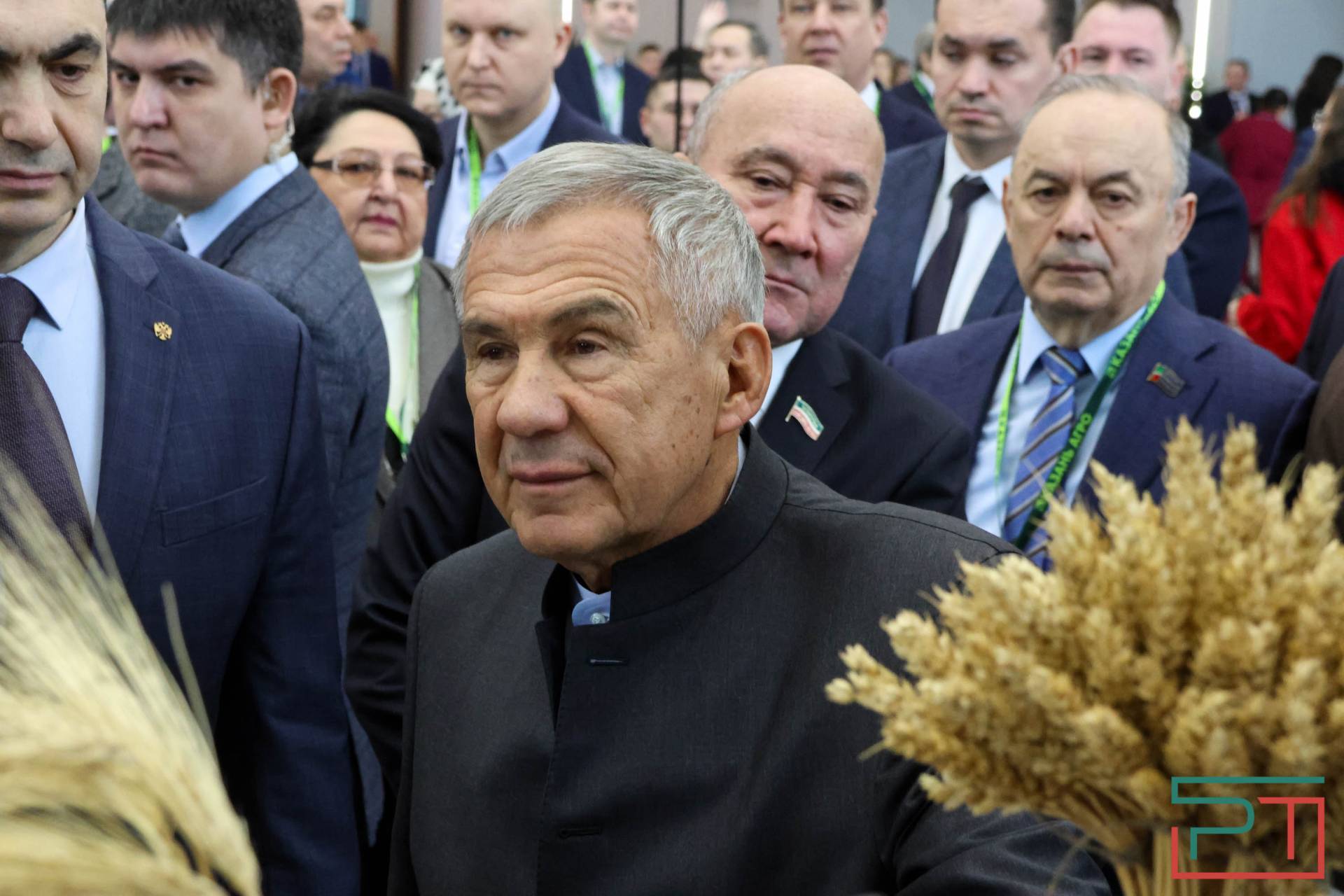 Рустам Минниханов осмотрел выставку «Казань Агро – 2026»