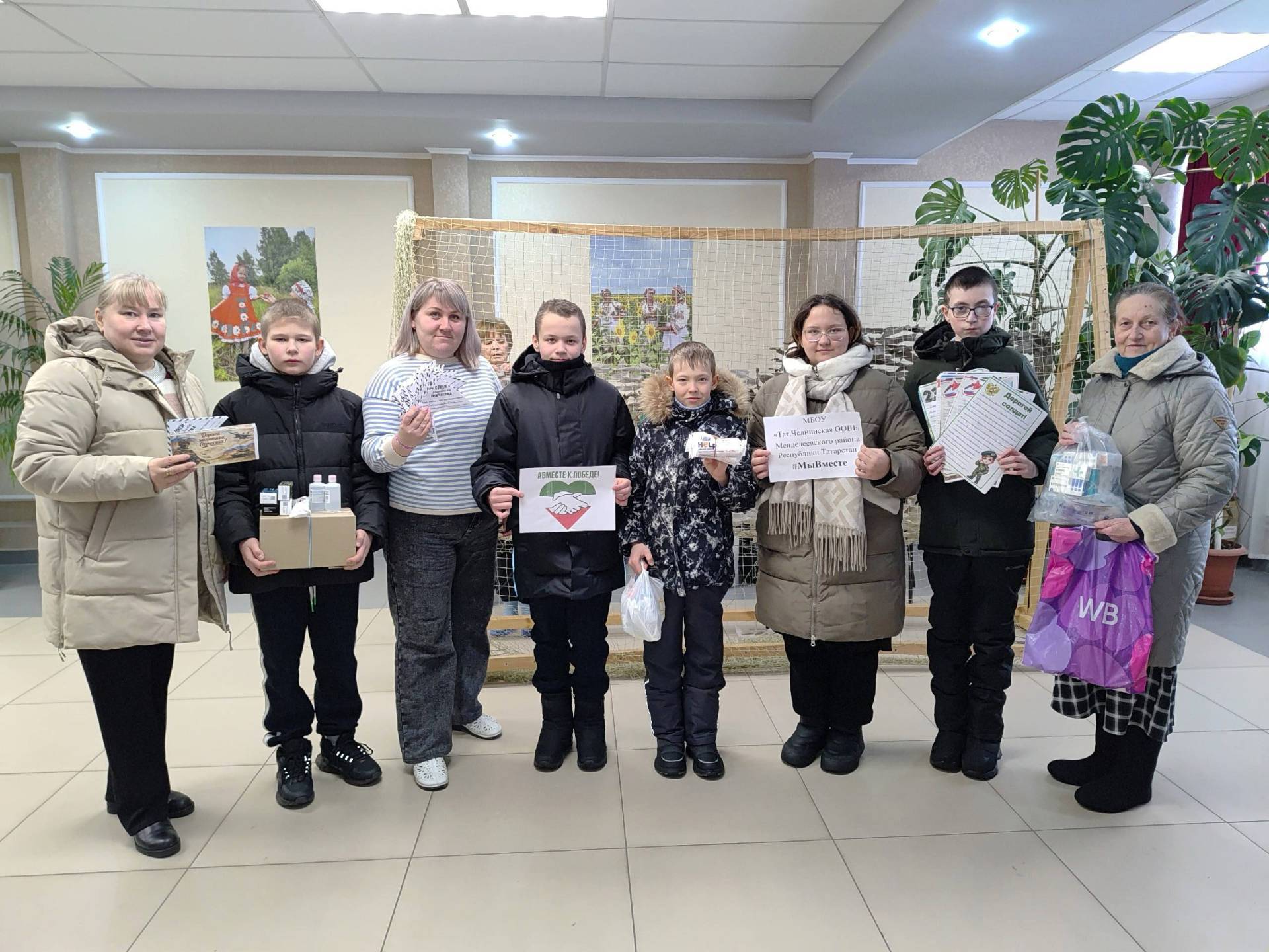 Менделеевские школьники научились плести маскировочные сети для бойцов СВО