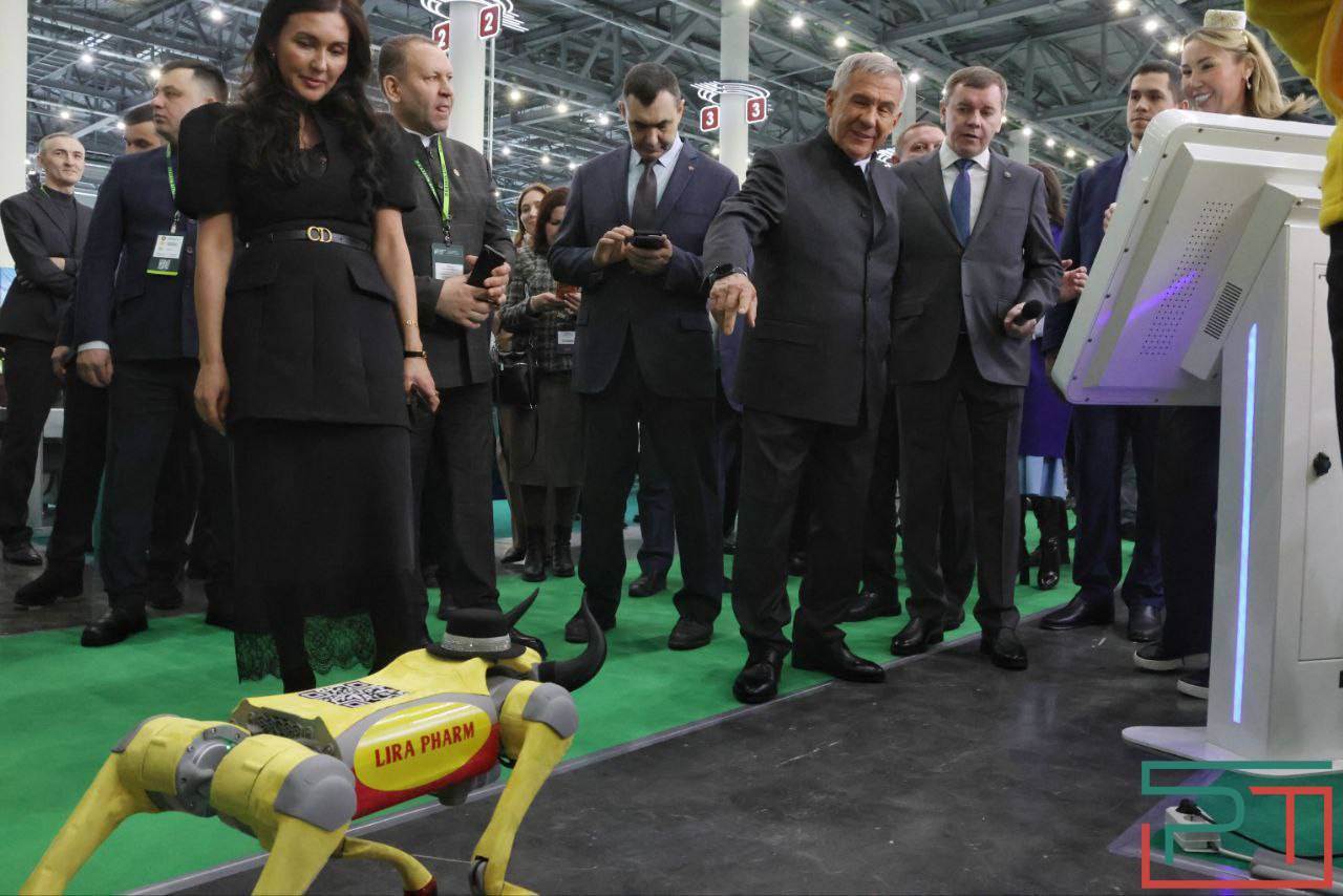 На агровыставке в Казани с Миннихановым поздоровался робот-бык – видео