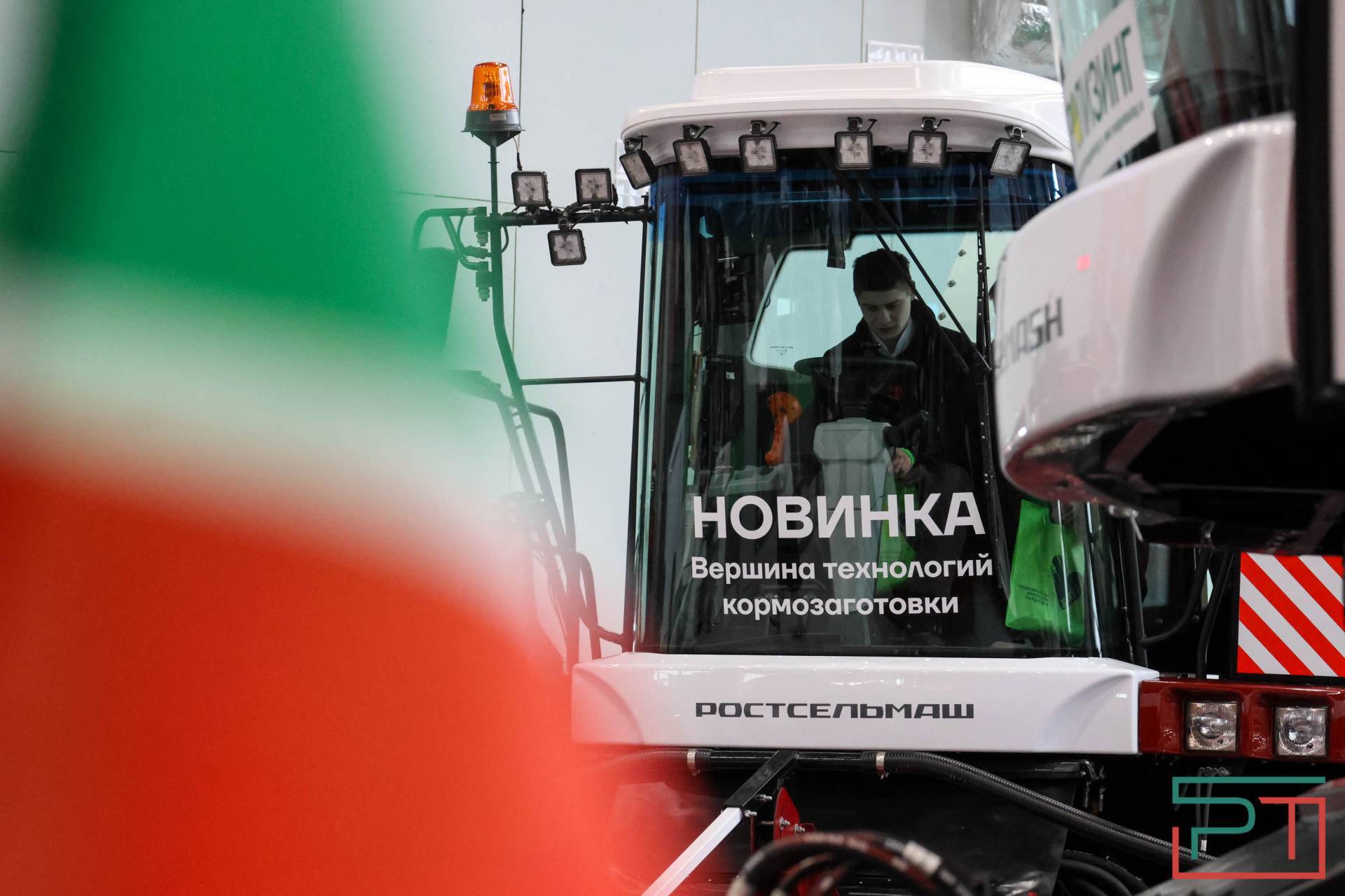 Рустам Минниханов осмотрел выставку «Казань Агро – 2026»